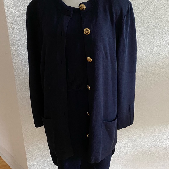 St John Classics Button Up Tunic and Skirt - Picture 2 of 3